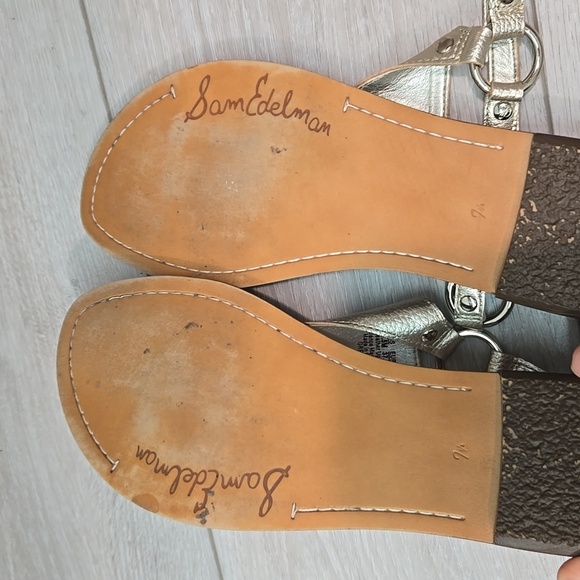 Sam Edelman Women's Greta T Strap Gold Sandals Flats Shoes Sz 7.5M - Picture 10 of 10